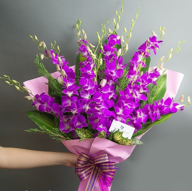 Bó hoa lan tím sang trọng