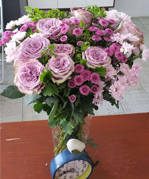 Lẵng hoa mix nhiều màu